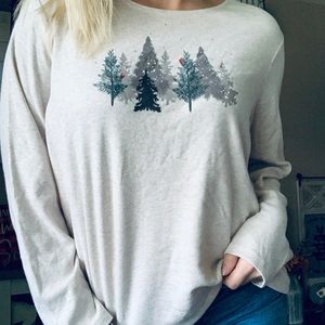 Christmas pine trees winter cream colored long sleeve tee shirt 22x26